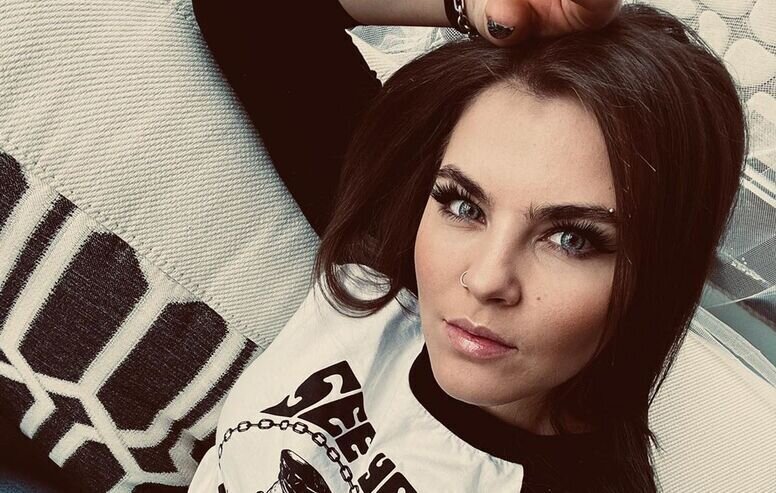 «Теперь понятно, для кого худела»: солистку Little Big затравили из-за развода лидера группы 