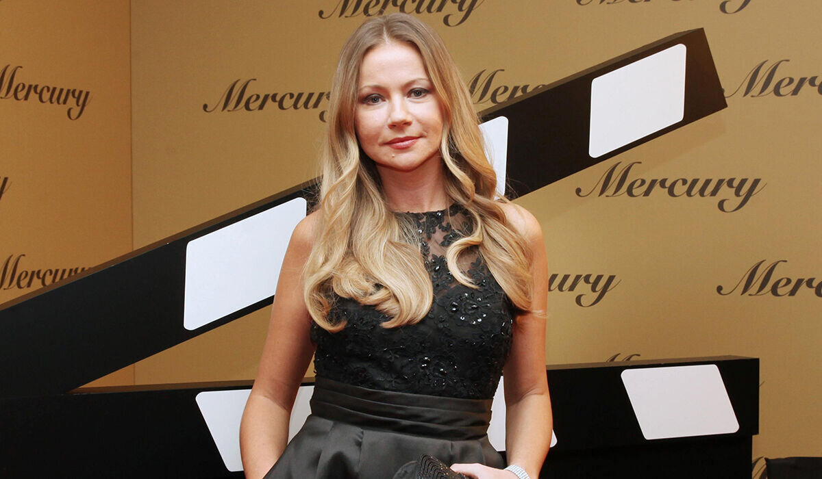 «Добавляет возраста»: 47-летнюю Марию Миронову отчитали за неудачный образ