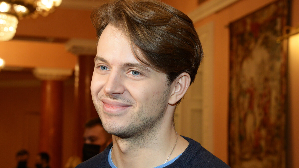 «Скажи, где я лажаю»: внук-актер жалеет, что Андрей Миронов никогда не увидит его на сцене