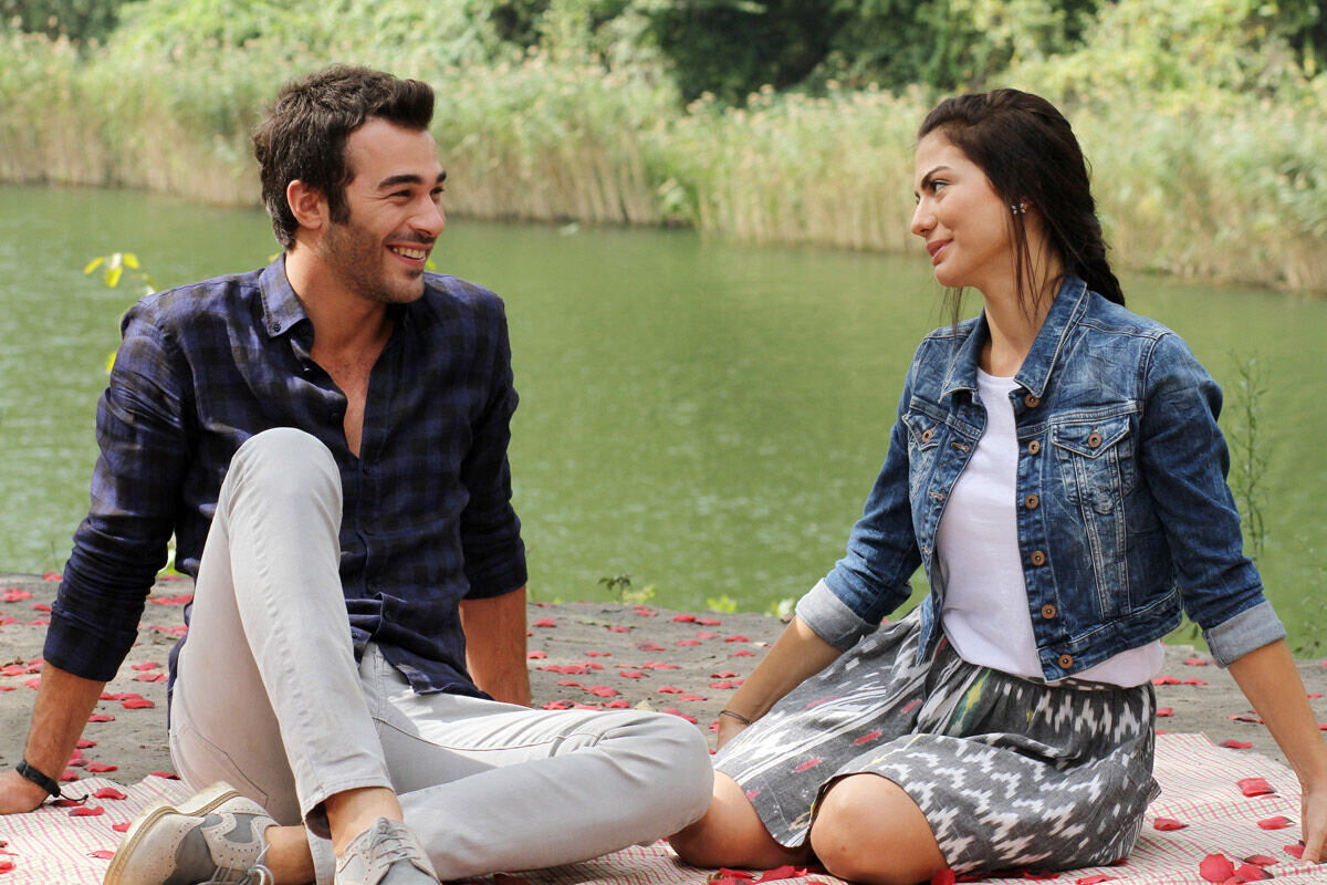 6 times when couples from Turkish TV series fell in love with reality