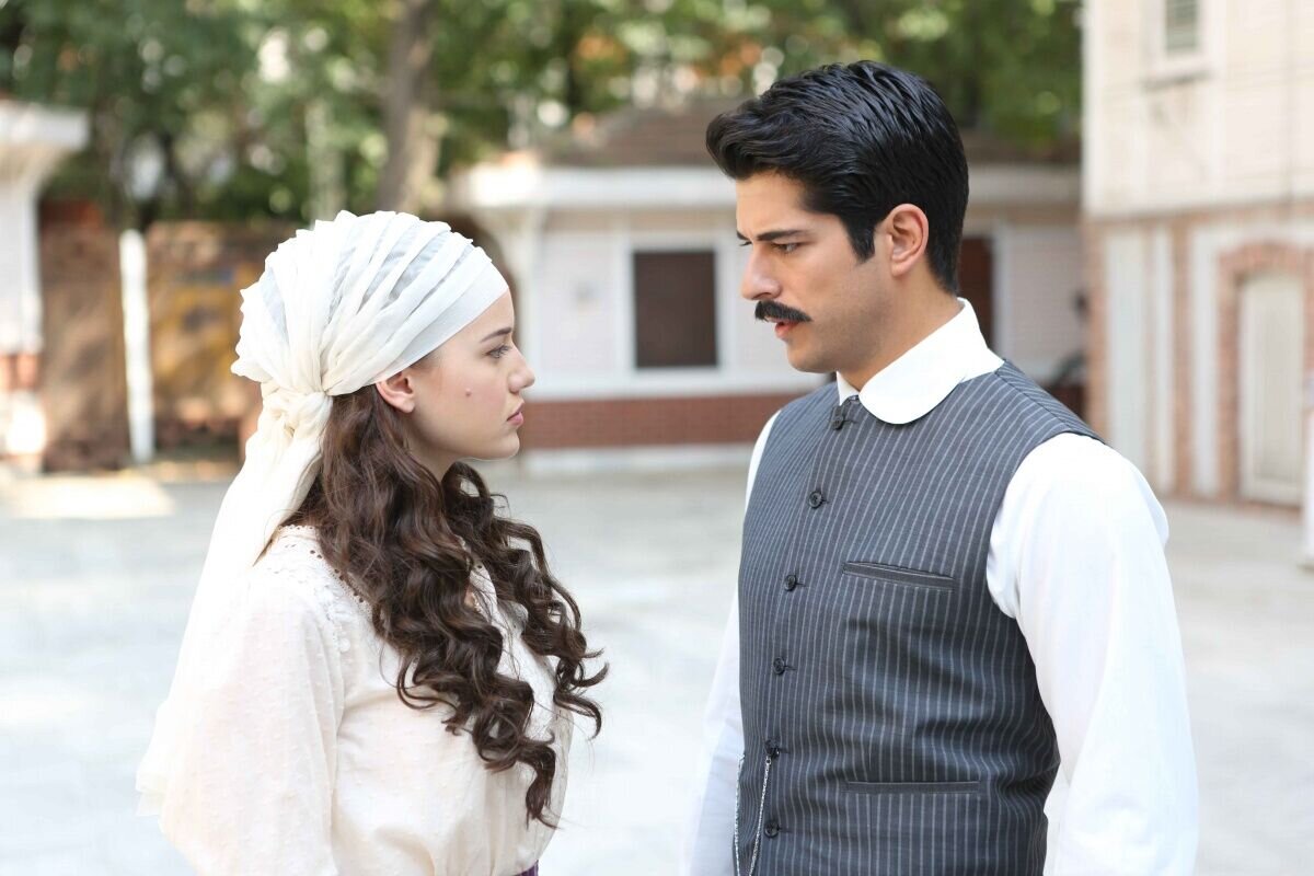 6 times when couples from Turkish TV series fell in love with reality