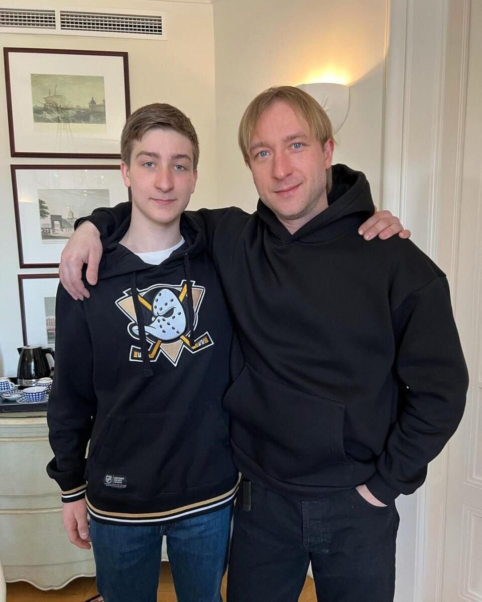 Старшему сыну Плющенко 16 лет: он вырос полной противоположностью младших братьев