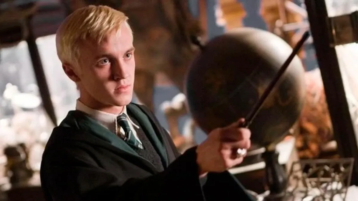 Dragon Heartstring or Unicorn Hair? Exploring the Magical Wands in 'Harry Potter' and Their Unusual Properties Still from the movie 'Harry Potter' (2001-2011)