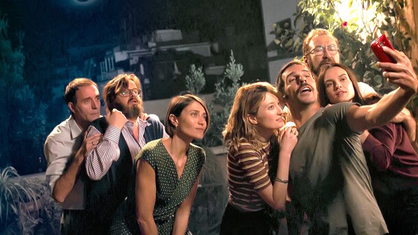 Still from the movie 'Perfect Strangers' (2016)