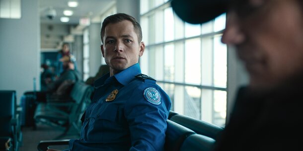 Тэрон Эджертон в фильме «Ручная кладь»