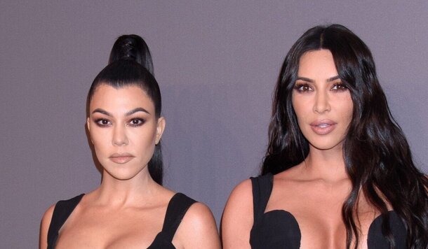 «Из-за фотошопа все одинаковые»: фото сестер Кардашьян в нижнем белье рассмешили фанатов