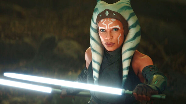 Эта героиня «Звездных войн» отличалась не только внешним видом: почему Асока Тано держит световые мечи так странно 