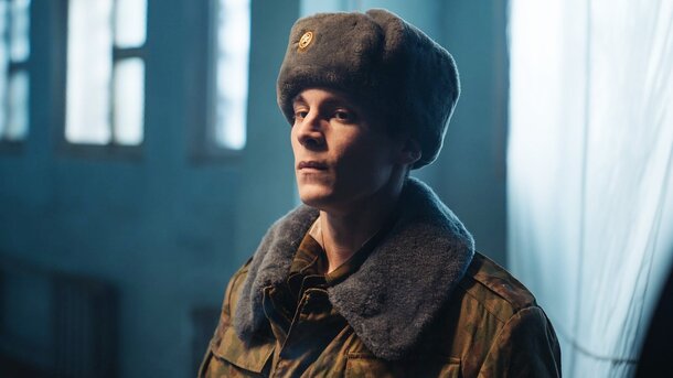 Кадр из сериала «Аутсорс» (2025)