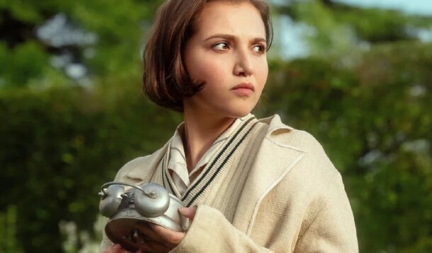 Этому сериалу от Netflix уже мрачно обещают провал: а ведь там сюжет от Агаты Кристи и звезды из «Шерлока» и «Гарри Поттера»