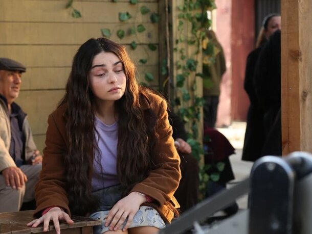 Кадр из сериала «Ветреный базар»