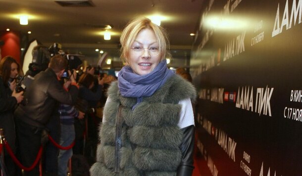 «Пора пошалить»: 48-летняя Алена Бабенко сменила имидж и удивила поклонников стрижкой