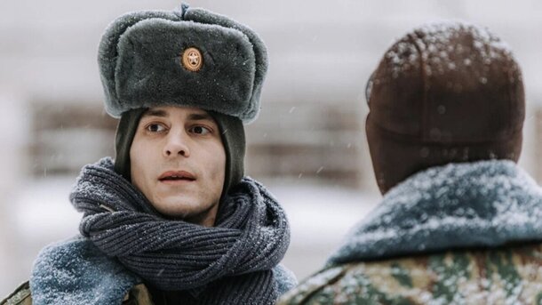 Кадр из сериала «Аутсорс» (2025)
