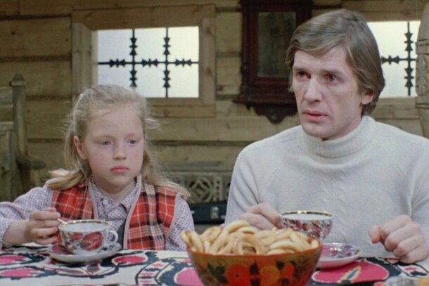 Кто поет песни в фильме «Чародеи»?