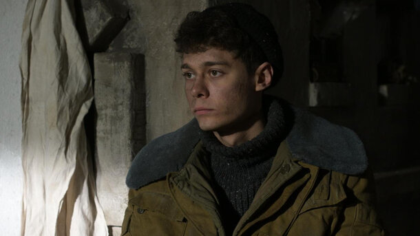 Блогер в петле времени и солдат из 1942-го: чем зацепил зрителей сюжет нового российского фильма «Спасти бессмертного»