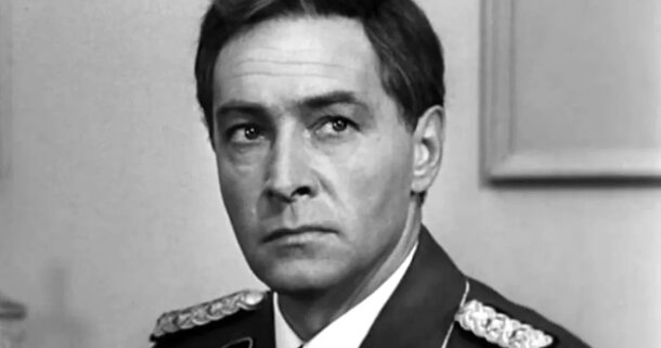 А вас, Штирлиц, я попрошу переодеться: в «17 мгновениях» нашли досадный ляп с формой СС