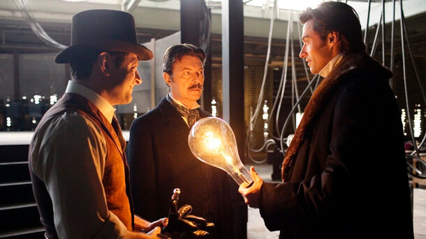 Christopher Nolan's Hit Film Spoils the Final Plot Twist in the First 10 Minutes