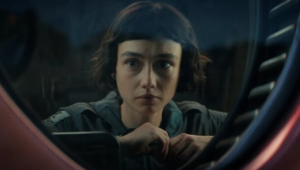 В мрачном сериале «Чужой: Земля» появился Сид из «Ледникового периода» — и это вовсе не смешная отсылка ради отсылки (есть скрытый смысл)