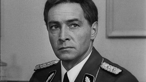 Тайна желтого чемоданчика: главная интрига «17 мгновений весны» не работает, и все из-за одного глупого ляпа