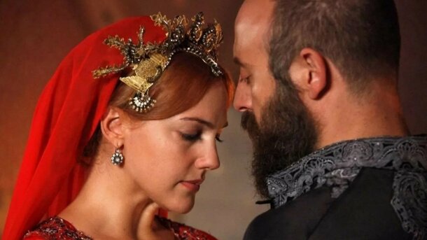 Раскрыты реальные заработки звезд «Великолепного века»: теперь понятно, почему Узерли внезапно ушла из сериала