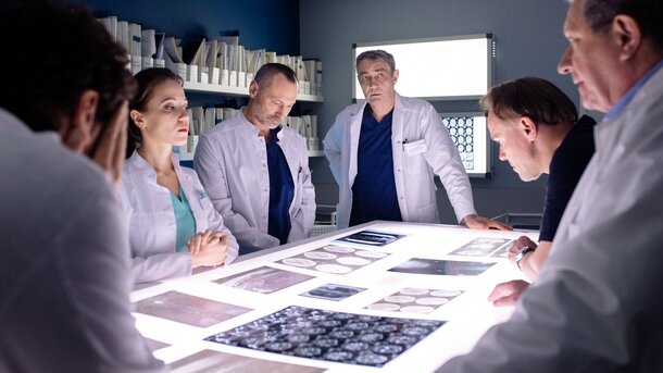 «Я убиваю, значит, я существую»: свежий ужастик со звездой «Склифосовского» хвалят Куарон с дель Торо, и сюжет – мрачнее не придумаешь