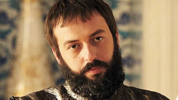 Над смертью Ибрагима-паши в «Великолепном веке» плакали миллионы: в реальности было еще страшнее – доказывают красные следы на стенах дворца Над смертью Ибрагима-паши в «Великолепном веке» плакали миллионы: в реальности было еще страшнее – доказывают красные следы на стенах дворца