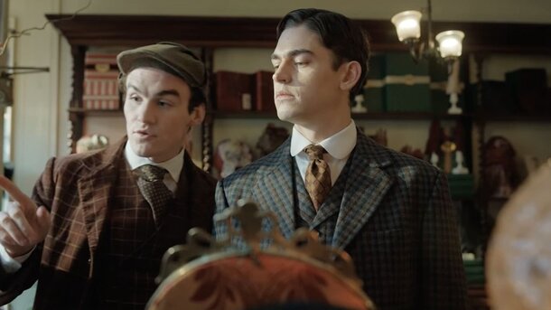 Сериал «Молодой Шерлок» выйдет 4 марта 2026: все 8 эпизодов покажут в один день — в новом тизере Мориарти еще друг. Но это пока