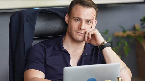 Русского «Серкана Болата» найти не так-то просто: почему заменили Градского в сериале «Постучись в мою дверь в Москве» Русского «Серкана Болата» найти не так-то просто: почему заменили Градского в сериале «Постучись в мою дверь в Москве»