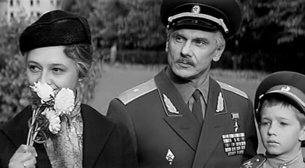 Эта актриса попала в «Офицеры» вовсе не благодаря таланту: у нее была важная миссия, о которой знали не все