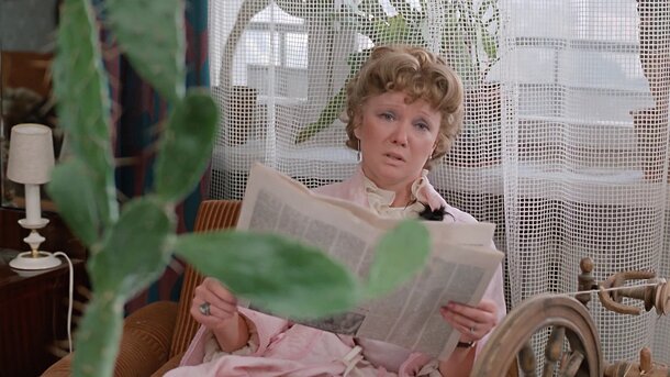 «Я хулиганка, матерщинница»: как Гурченко уговаривала Меньшова дать ей роль в «Любовь и голуби» – боялся связываться с актрисой неспроста