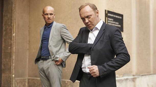 У этого сериала НТВ про международный скандал 7,9 на КП и 8,1 на Иви, а вы его наверняка пропустили: «Посмотрела с огромным удовольствием»