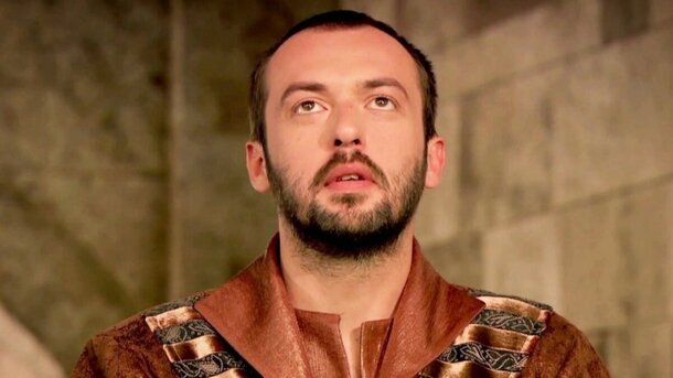 Сбрил бороду и стал «затворником»: как сейчас выглядит и чем занимается Ибрагим-паша из «Великолепного века» (фото)
