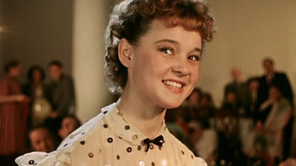 В «Карнавальной ночи» Гурченко любой узнает: вот 6 других фильмов с актрисой – угадаете их по кадру? (тест)