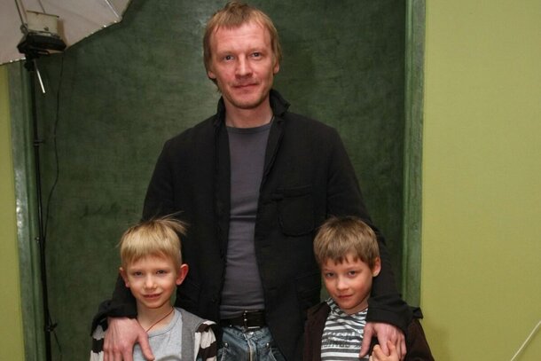 Где сейчас живет и сколько зарабатывает актер Алексей Серебряков Где сейчас живет и сколько зарабатывает актер Алексей Серебряков
