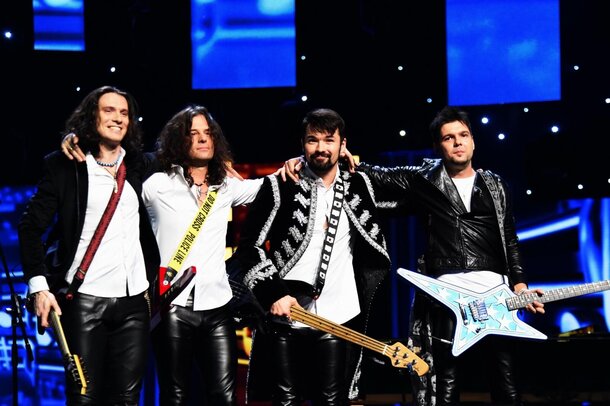 Как обманули зрителей? Большой секрет песни «Трава у дома» Как обманули зрителей? Большой секрет песни «Трава у дома»