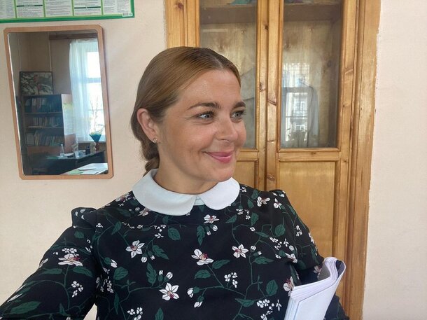 «На фото как школьница»: похудевшую Пегову похвалили за образ в новом фильме