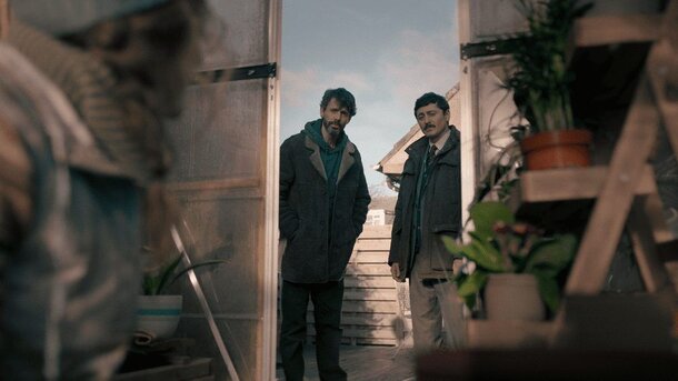 Netflix подготовил сразу несколько запутанных новинок: топ самых ожидаемых детективных сериалов мая 2025 года Кадр из сериала «Отдел нераскрытых дел»