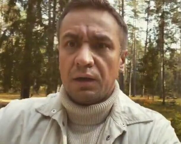 Помните красавца из сериала «Доярка из Хацапетовки»? Куда пропал и как сейчас выглядит обаятельный актер