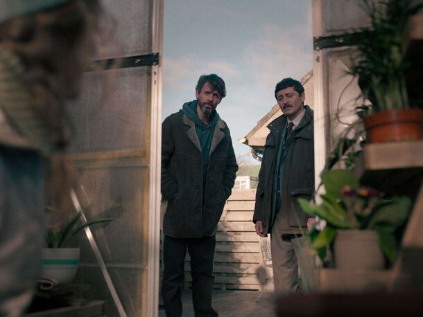 Можно посмотреть на Netflix прямо сейчас: 7 лучших британских детективных сериалов с шикарным рейтингом и отзывами Кадр из сериала «Отдел нераскрытых дел»