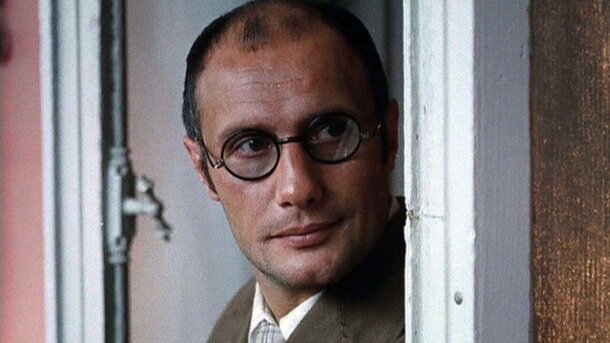 После съемок «Своего среди чужих» Михалков десятилетиями не разговаривал с этим актером: не простил обиду Кадр из фильма «Свой среди чужих, чужой среди своих»