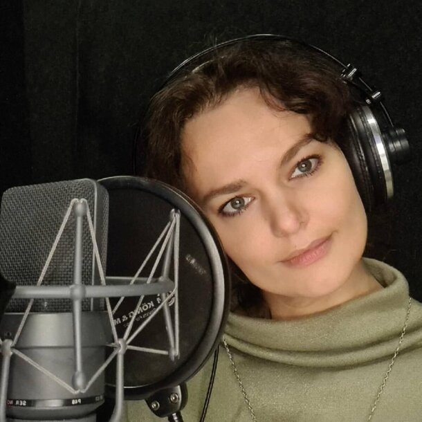 Красивее Джиллиан Андерсон: как выглядит русский голос агента Скалли из «Секретных материалов» Красивее Джиллиан Андерсон: как выглядит русский голос агента Скалли из «Секретных материалов»
