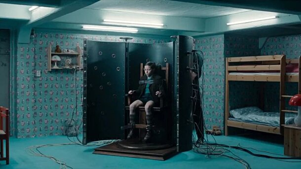 Находили с выжженными глазами: зачем в «Тьме» от Netflix похищали детей Машина для путешествий во времени