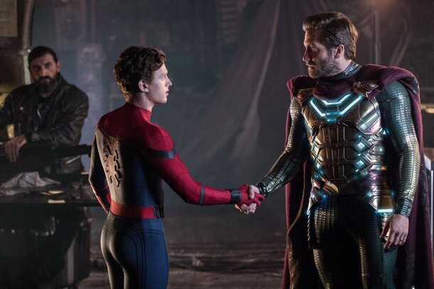 Фазы, сериалы, фильмы, спецвыпуски — во вселенной Marvel черт ногу сломит: вот правильная последовательность истории всех Мстителей Кадр из фильма «Человек-паук: Вдали от дома»