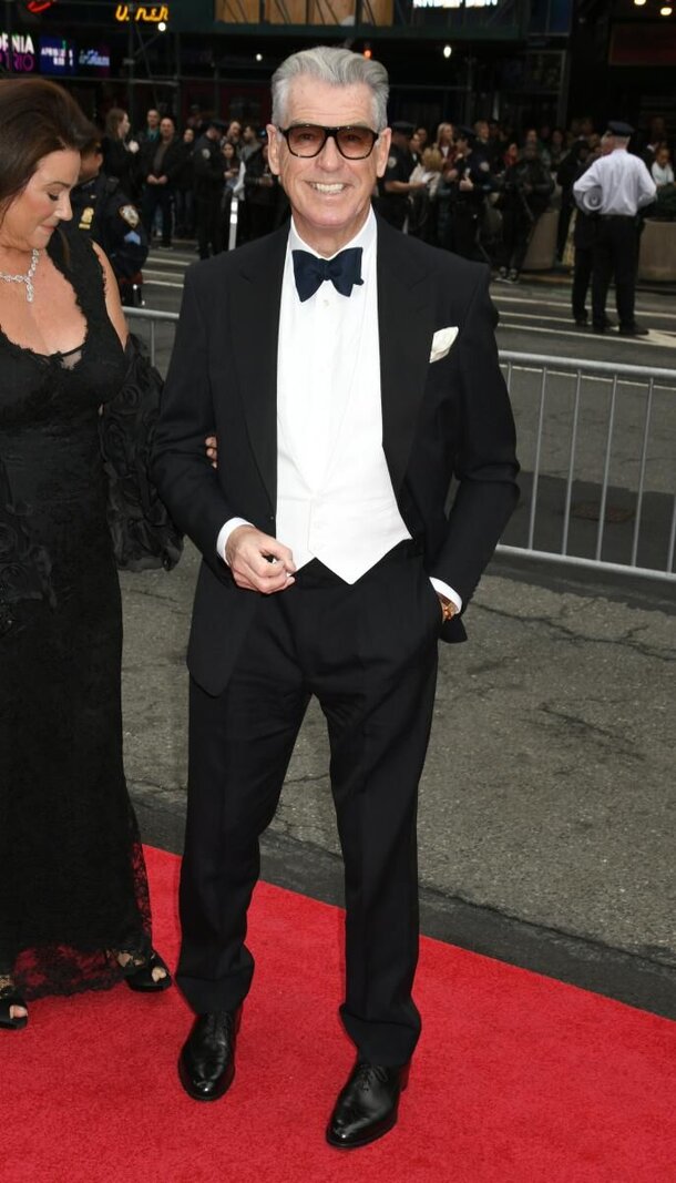  Pierce Brosnan photo