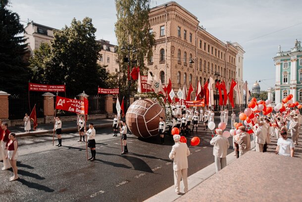 Кологривый, Цыганов и 288 человек в массовке: Учитель снимает в Петербурге фильм о Шостаковиче «Шум времени»