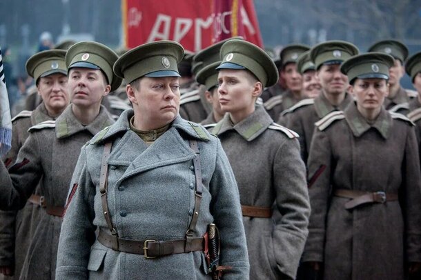 Эта военная драма с рейтингом 7,2 могла стать последним фильмом Ароновой: актриса едва не сгорела на съемках Кадр из фильма «Батальонъ»