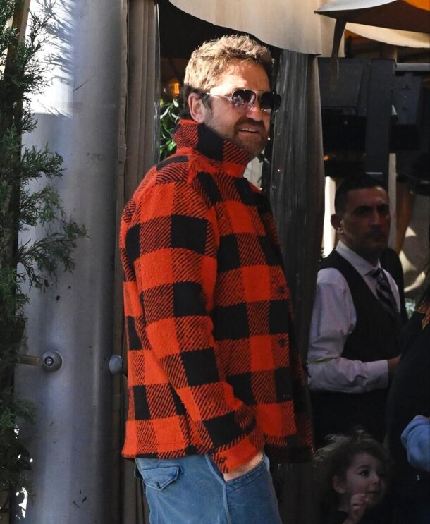 Gerard Butler Takes Holiday 