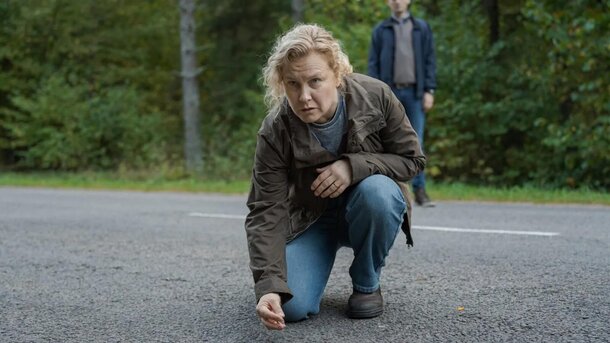 6 свежайших детективных сериалов для тех, кто скучает по расследованиям, ломающим мозг: скучно точно не будет Кадр из сериала «Волчье лето»
