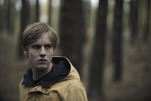 Тест на IQ: топ-5 сериалов, разобраться в сюжете которых будет сложно даже настоящим гениям Кадр из сериала «Тьма»