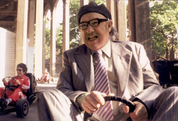 The Silent Rift: Wes Anderson’s Unspoken Tension with Gene Hackman Still from The Royal Tenenbaums
