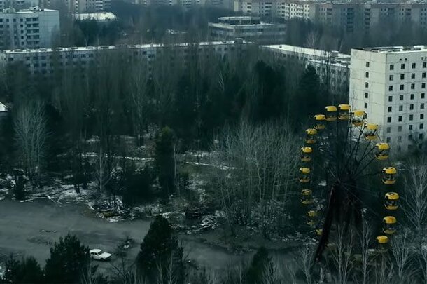 Это вовсе не Припять, а что тогда? Рассказываем, где именно снимали второй сезон «Чернобыль. Зона отчуждения» Кадр из сериала «Чернобыль: Зона отчуждения»